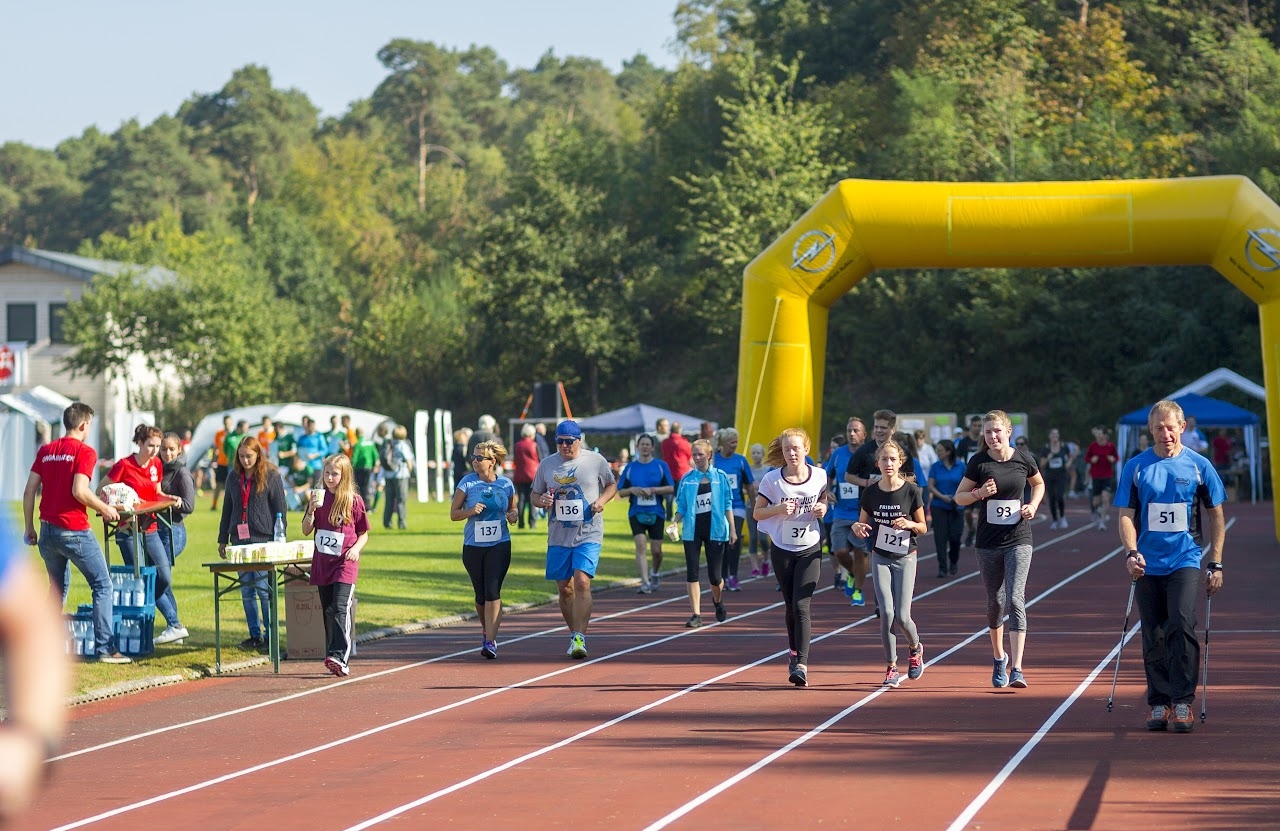 Bild vom 9. Benefizlauf im Jahr 2016. Dies ist das 175. Bild.